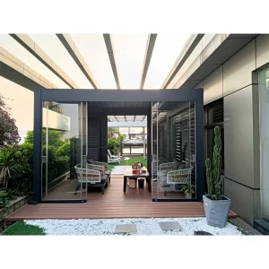 Sliding glass for pergolas.
